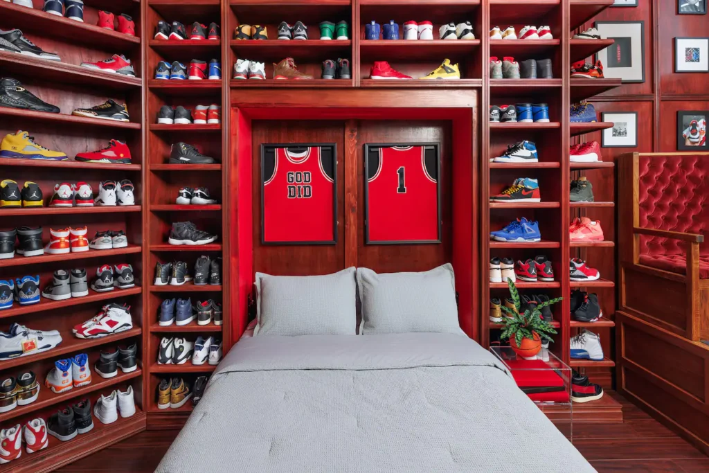 DJ Khaled met en location sur Airbnb son placard de sneakers